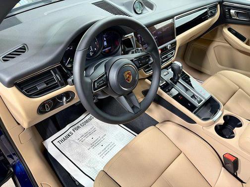 2026 Porsche Macan AWD