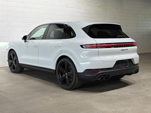 Carrara White Metallic 2026 Porsche Cayenne S