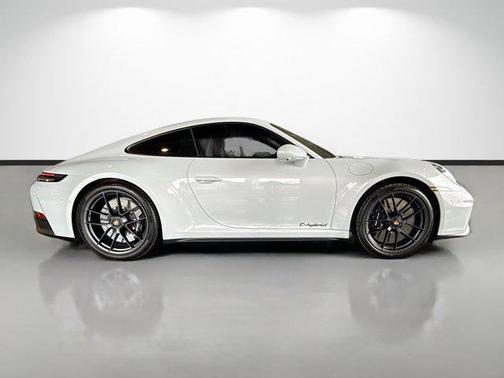2025 Porsche 911 Carrera GTS