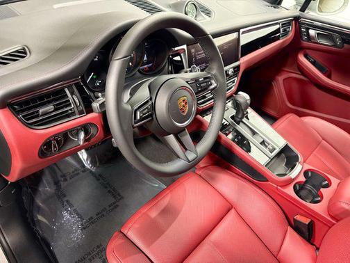 2026 Porsche Macan AWD