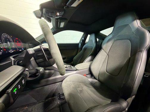 2025 Porsche 911 Carrera 4 GTS