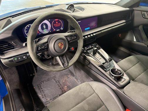 2025 Porsche 911 Carrera 4 GTS