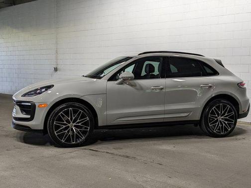 2025 Porsche Macan Base