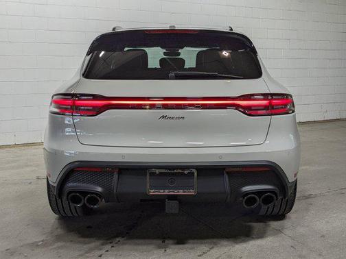 2025 Porsche Macan Base