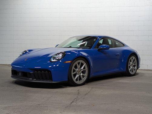 2025 Porsche 911 Carrera 4 GTS