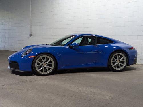 2025 Porsche 911 Carrera 4 GTS