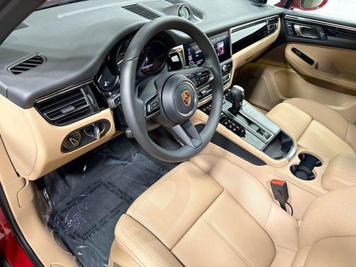 2026 Porsche Macan AWD