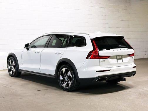2020 Volvo V60 Cross Country T5