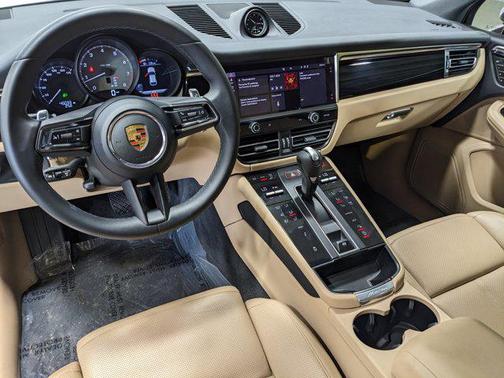 2023 Porsche Macan Base