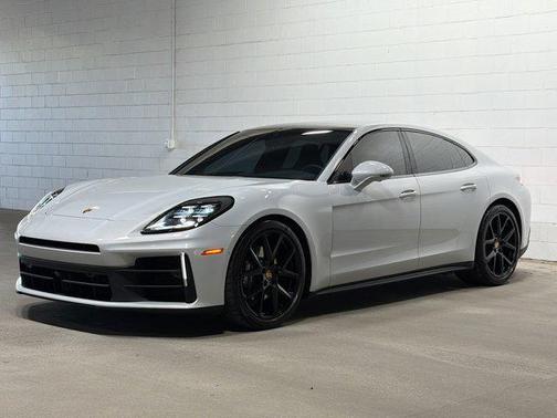 2025 Porsche Panamera 4