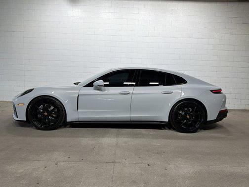 2025 Porsche Panamera 4