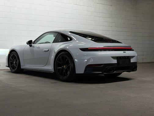 2025 Porsche 911 Carrera