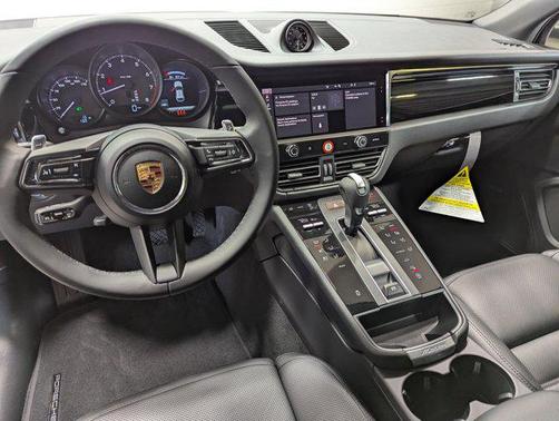 2026 Porsche Macan AWD