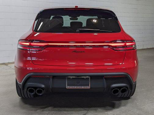 2025 Porsche Macan Base