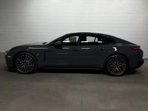 2026 Porsche Panamera 4