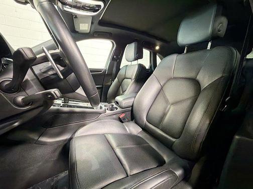 2023 Porsche Macan T