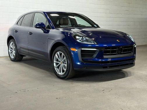Gentian Blue Metallic 2026 Porsche Macan Macan