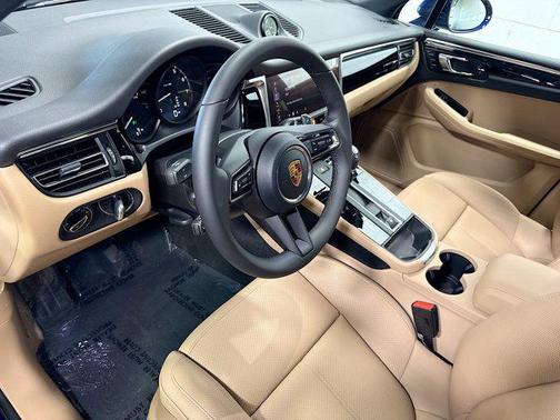 2026 Porsche Macan AWD