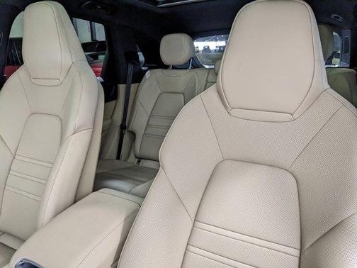 2022 Porsche Cayenne Platinum Edition