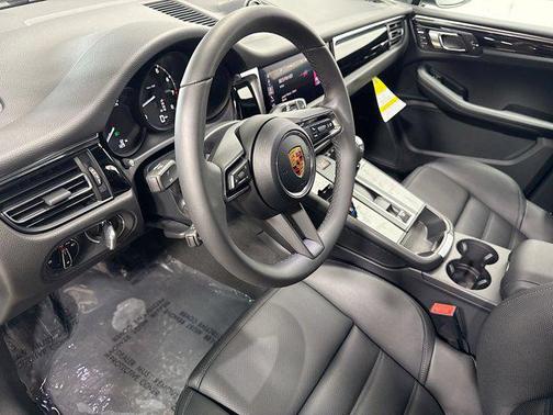 Volcano Grey Metallic 2026 Porsche Macan Macan