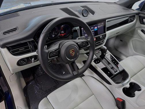 2025 Porsche Macan T