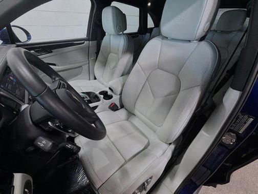 2025 Porsche Macan T