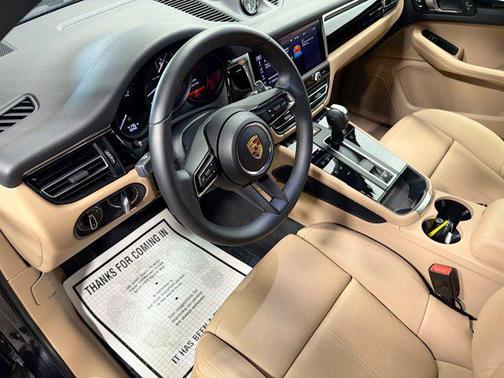 2025 Porsche Macan 
