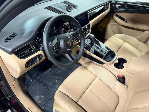 Copper Ruby Metallic 2026 Porsche Macan Macan