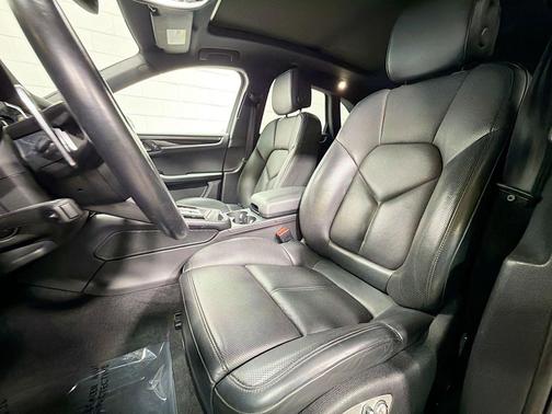 Dolomite Silver Metallic 2023 Porsche Macan Macan