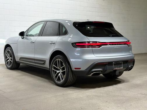 Dolomite Silver Metallic 2023 Porsche Macan Macan