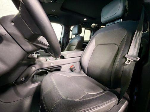 Fuji White 2023 Land Rover Defender 110 X-Dynamic SE