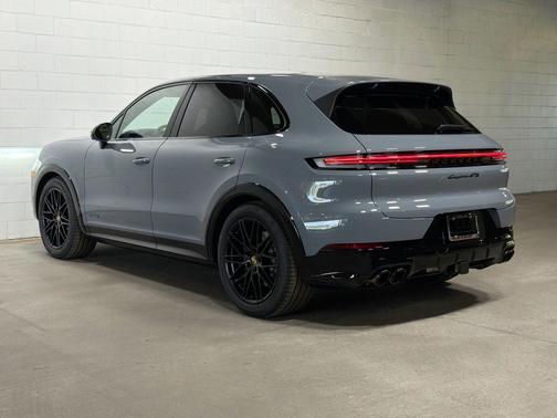 Arctic Grey 2026 Porsche Cayenne GTS