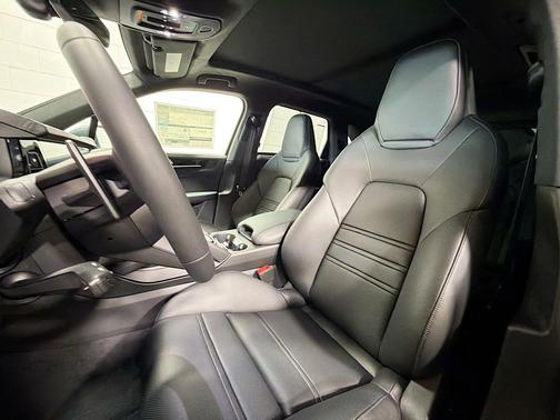 Arctic Grey 2026 Porsche Cayenne GTS