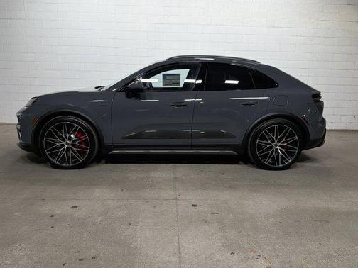 2025 Porsche Macan Turbo