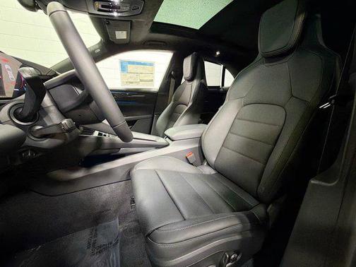 2025 Porsche Macan Turbo