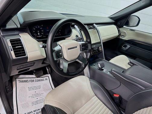 2024 Land Rover Discovery P360 Metropolitan Edition