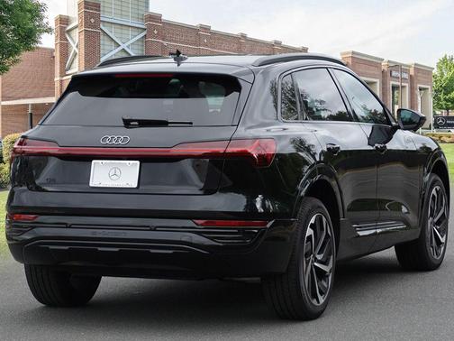 2024 Audi Q8 e-tron Prestige