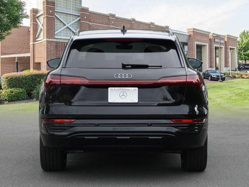 2024 Audi Q8 e-tron Prestige