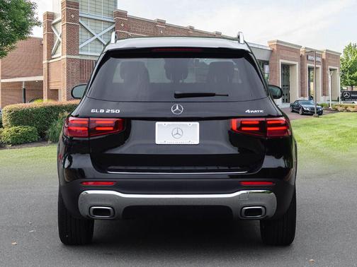2025 Mercedes-Benz GLB 250 4MATIC