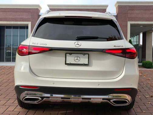 2025 Mercedes-Benz GLC 300 4MATIC