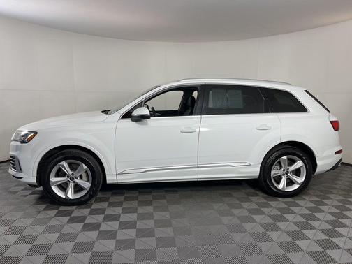 2024 Audi Q7 45 Premium Plus