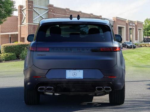 2025 Land Rover Range Rover Sport SE