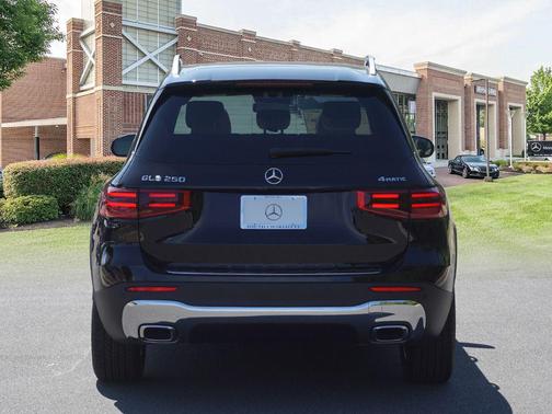 2025 Mercedes-Benz GLB 250 4MATIC