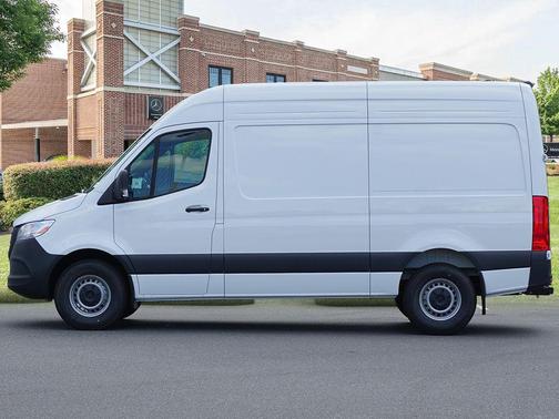 2025 Mercedes-Benz Sprinter 2500 Standard Roof