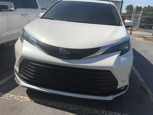 Wind Chill Pearl 2025 Toyota Sienna XLE