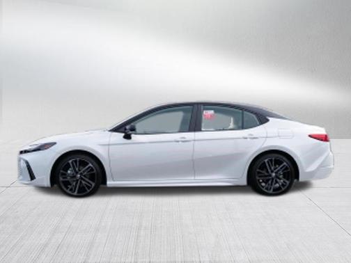 Wind Chill Pearl w/Midnight Black Metallic Roof 2026 Toyota Camry XSE