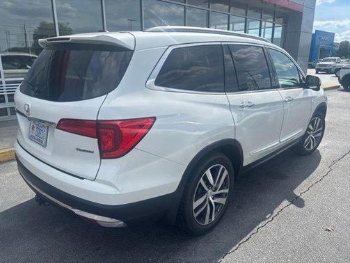 White Diamond Pearl 2018 Honda Pilot Touring