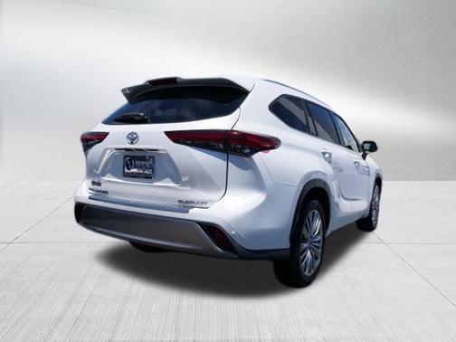 2022 Toyota Highlander Platinum
