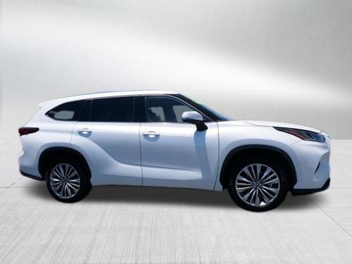 2022 Toyota Highlander Platinum