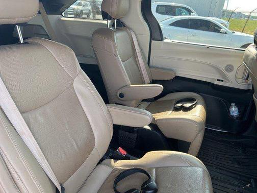 2021 Toyota Sienna Platinum 7 Passenger